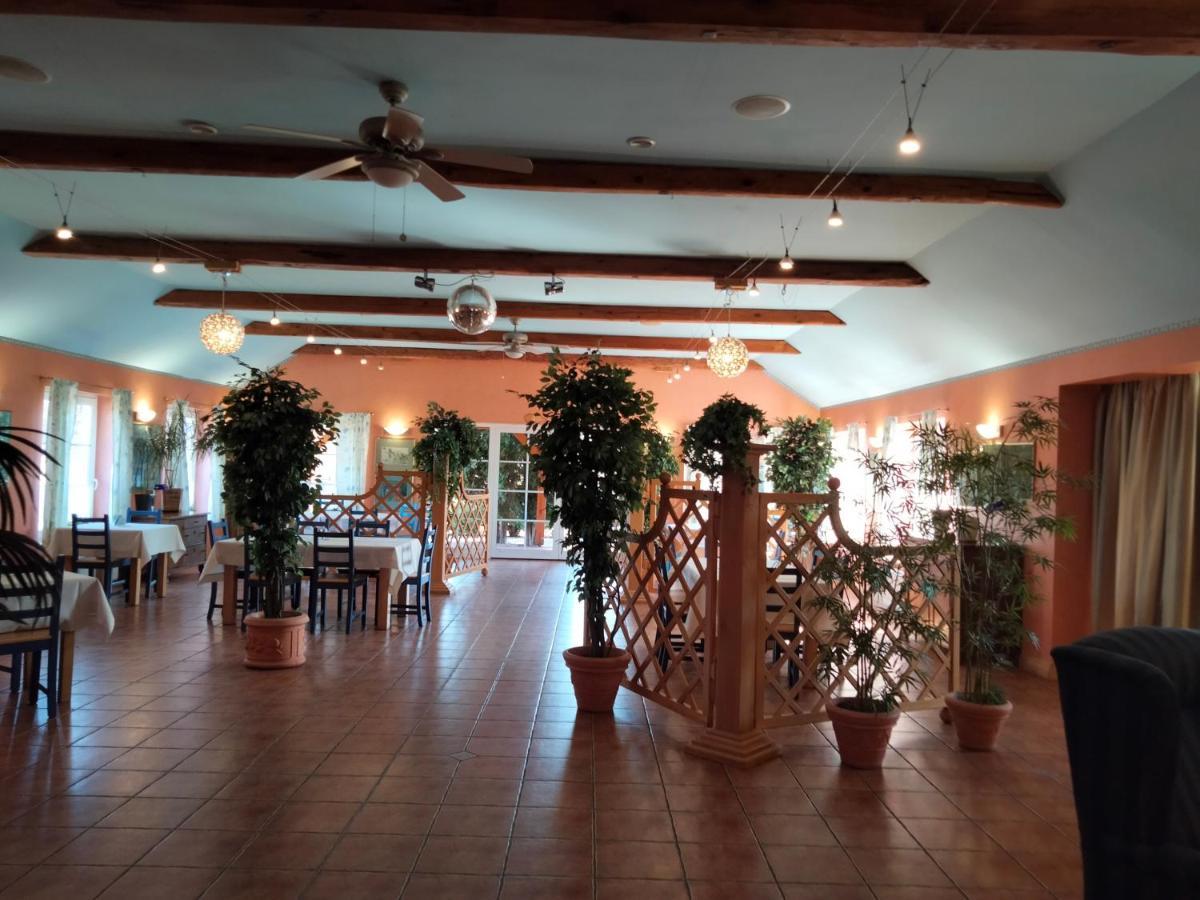 Zajazd Restauracja Machliny Exterior photo