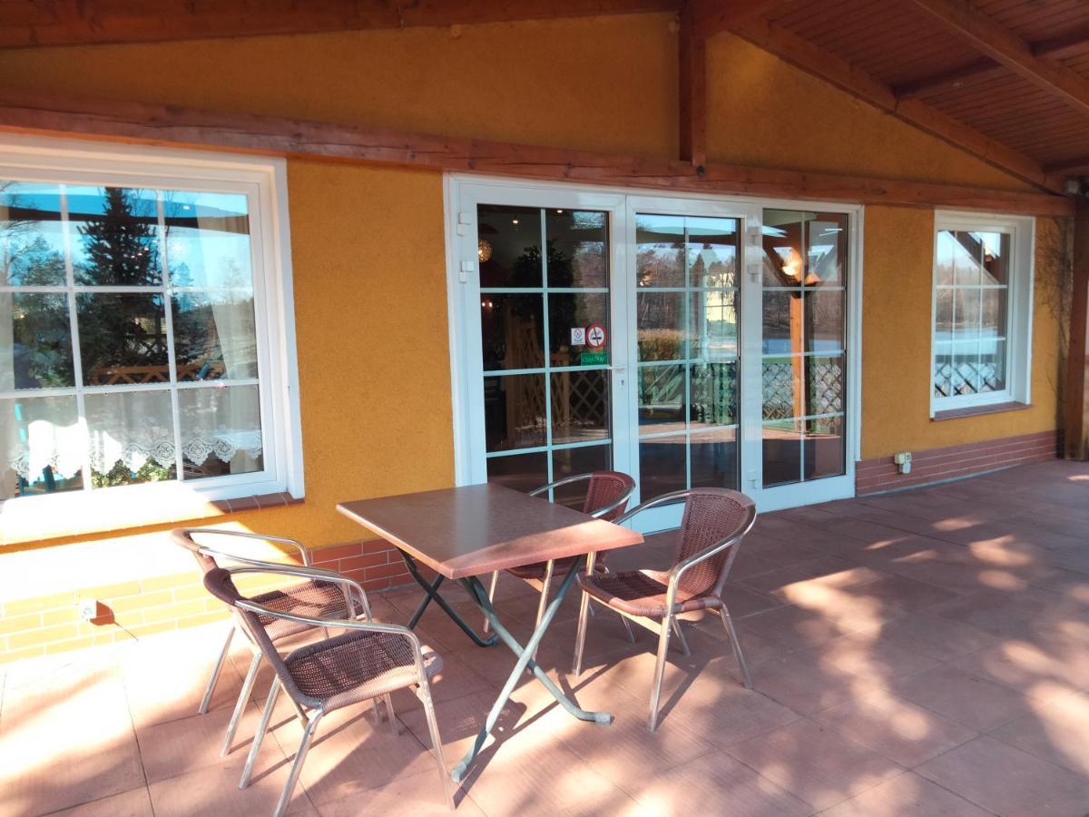 Zajazd Restauracja Machliny Exterior photo